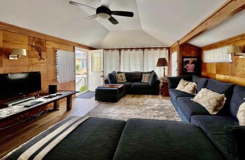Avalon House | Walk to Beach & Main St: Catalina Island Cottage!