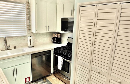 Naples Condo | Walk to Beach, Tropical Patio, World Cup, Sleeps 5