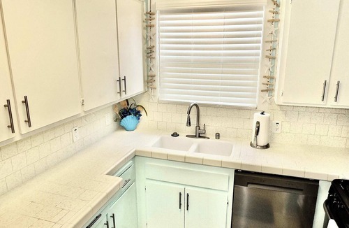 Naples Condo | Walk to Beach, Tropical Patio, World Cup, Sleeps 5
