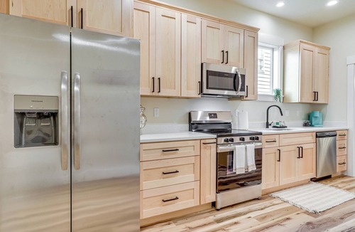 Independence Cottage | Walk to Independence Theatre: Dtwn Retreat!