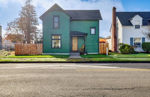 Independence Cottage | Walk to Independence Theatre: Dtwn Retreat!