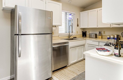 Seaside Cottage | Walk to Seaside Beach: Vacation Rental Cottage!