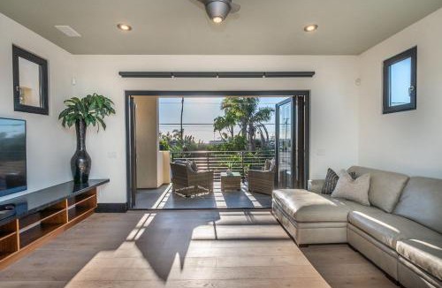 Townsite House | Walk to the Beach Luxury Roof Deck Sunset View
