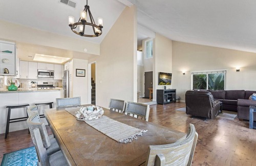 San Clemente Villa | Walk to the Beach, Wedding Venues, Air Conditioning!