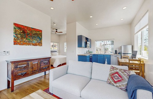 Del Mar Heights Cottage | Walk to Torrey Pines Beach! 'beachwalk Bungalow'