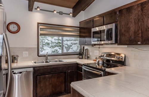 Mammoth Lakes House | Walk to Village Gondola. Updated 4BR 3 Bath for 2 families. Sleep 10. Fireplace.