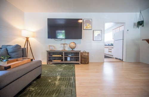 Murphy House | Warren House · 1800s Cottage · Hot Tub · Game Room · 3BR · Downtown Rogue River
