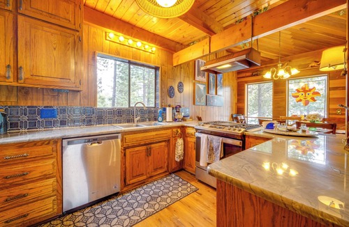 Truckee House | Waterfront Truckee Cabin on Donner Lake!
