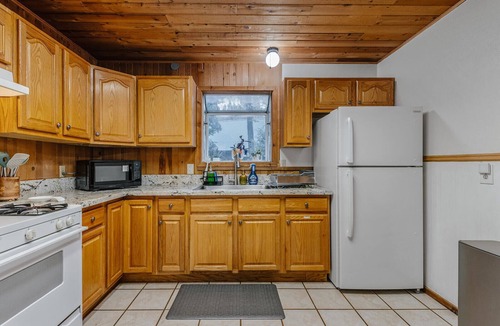 Shingletown House | Welcome to our Red Barn getaway! Rustic charm in Lassen's majestic beauty