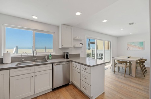 Hollywood Beach Cottage | Welcome to the cutest oceanfront beach cottage!