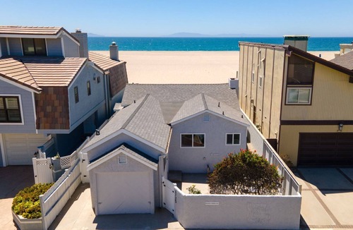 Hollywood Beach Cottage | Welcome to the cutest oceanfront beach cottage!