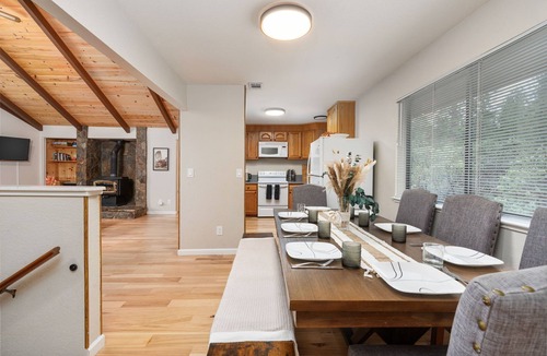 Groveland House | Whispering Pines Lodge, 25 mi to Yosemite,Baby Friendly, Grill, Game Room