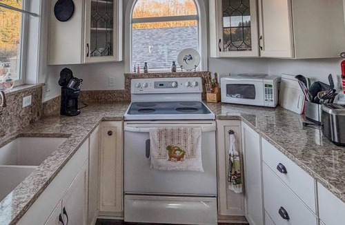 Winchester Bay House | Winchester Bay Coastal Retreat | Dog-Friendly Home