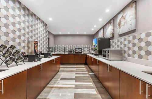 Surprise Original Townsite Hotel | Windmill Suites Surprise - Phoenix, an Ascend Collection Hotel