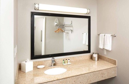 Temecula Hotel | Wine Country Comfort | Spacious & Well Located | 3 Units