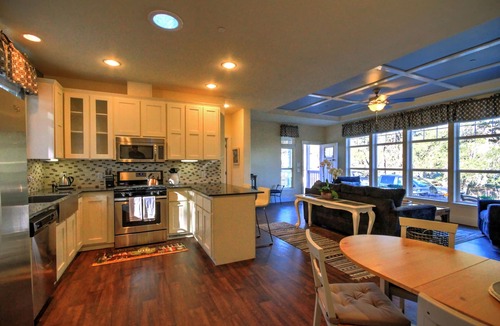 Paso Robles House | Winery Row Pickleball Court Peaceful Hamlet