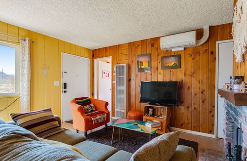 Joshua Tree Cabin | Wonderful mountain view dog-friendly cabin with firepit, patio, & enclosed yard