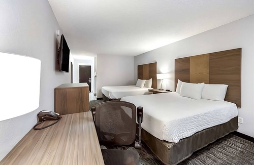 Grants Pass Hotel | Wonderful Place To Stay! Accessible unit to Enjoy! Close to Reinhart Park!