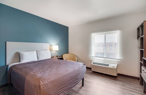 Greenacres Hotel | WoodSpring Suites Bakersfield Airport