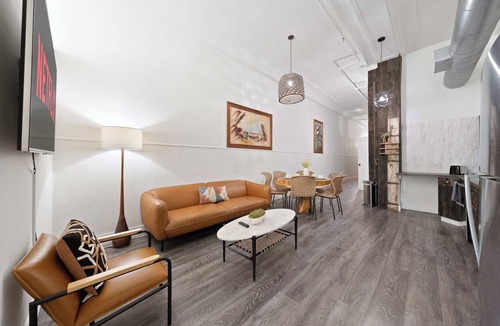 Gaslamp Quarter Apartment | Woolworth Loft -Downtown Apt Sleeps 8 Near Gaslamp