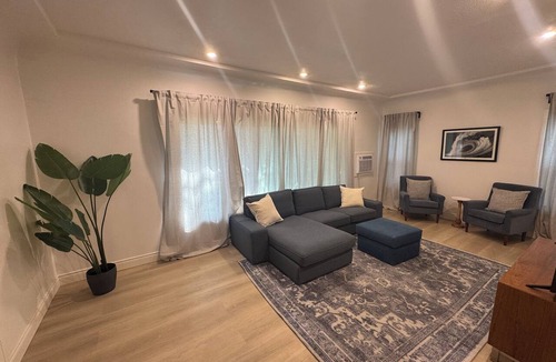 South Wrigley House | Wrigley Spanish Bungalow 3 Bed 5 Min Downtown