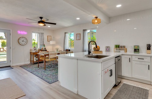 Palm Springs Cottage | Yard Games, Outdoor Kitchen: Palm Springs Retreat!