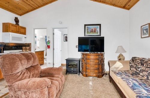Yosemite West Cabin | Yosemite Woods – Charming Upper and Secluded 1 BDR Inside YNP!