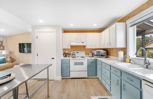 Nehalem Cottage | Your Cozy Beach Stay - Kid, Dog & Wheelchair Friendly