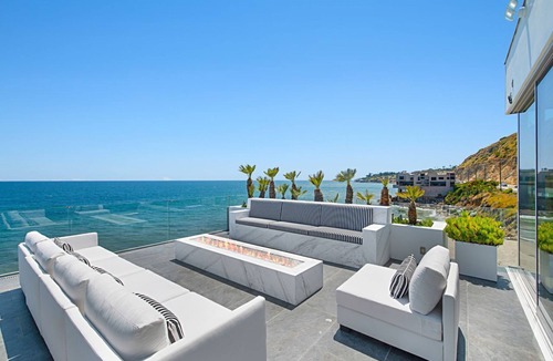 Central Malibu House | YOUR MALIBU BEACHFRONT DREAMS AWAIT