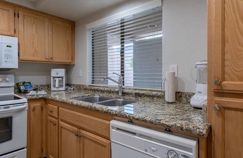 Baristo House | Your Palm Springs Escape! Full Kitchen, Outdoor Pool, Free Parking!