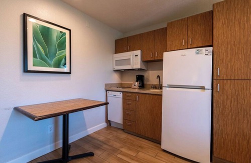 San Clemente Hotel | Your San Clemente Studio Escape! Swimming Pool w/Kitchen