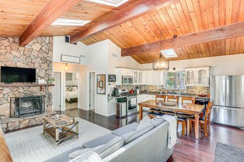 1 Mi to Lake: Crestline Cabin w/Deck + Gas Grill!
