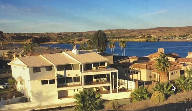17 BEDS SLEEPS 25 + 7,500 sq. ft. 3 LEVEL + PRIV DOCK ACROSS FROM RAMP @RIV ENTR