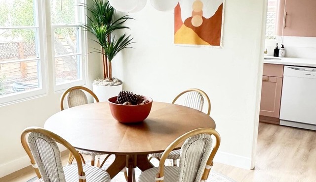 2 bdrm house, midcentury vibe, PINK kitchen! 7 mins zoo/Balboa. Walk to rstrnts.