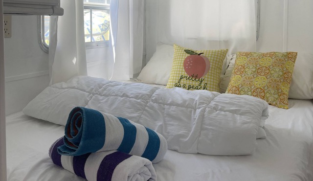 2 beds 1 bath family friendly 10 mins to Disneyland