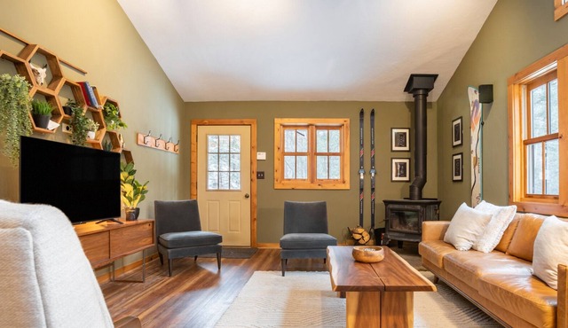 2 BR at Co Rd 744 - Two Bedroom House, Sleeps 8