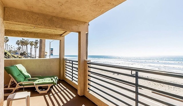 2 Units w/Balcony | Kitchen | Walk to the Beach