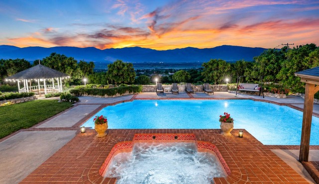 25% Off July 18-24 Great 4 Families -Pool, Jacuzzi