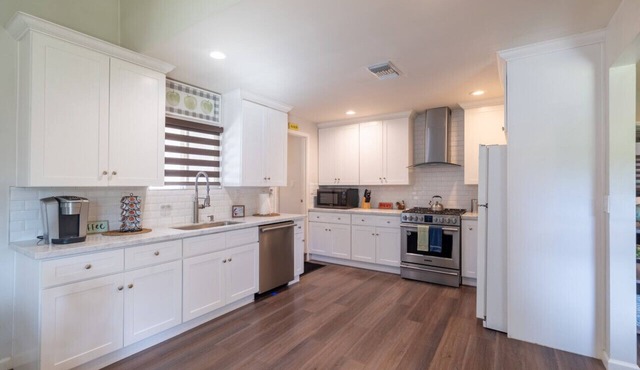3 Bedroom- 2.5 Bath. Safe and Clean Neighborhood.