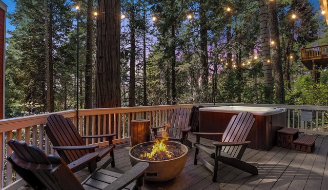 3-bedroom cabin in Lake Arrowhead: hot-tub, forest view, pet-friendly