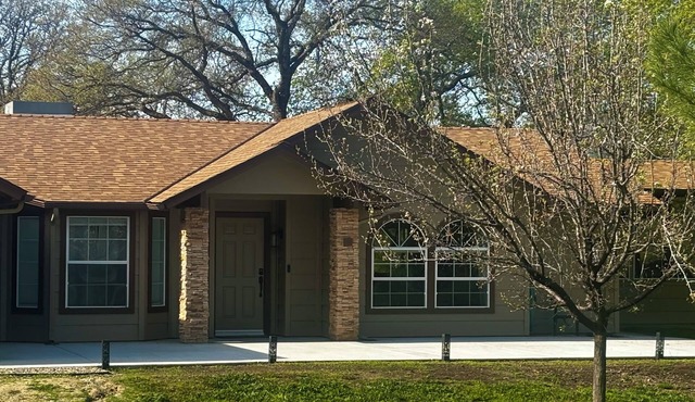 3-bedroom house in tranquil Three Rivers with WiFi, AC. Enjoy nature