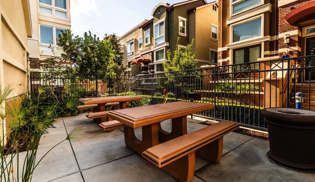 3bed/bath luxury Town Home with garage & pool