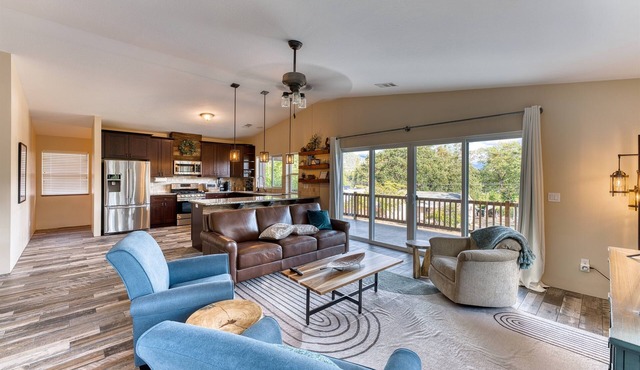 3BR Spacious Craftsman | Espresso Bar | Mountain Views | Walk to Downtown GP