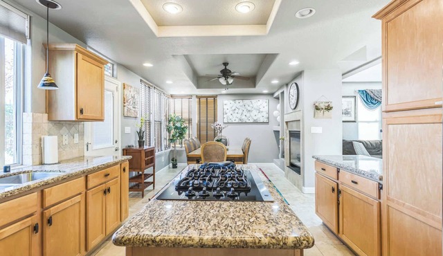 3BR Villa Game Room, Fireplace In Reno