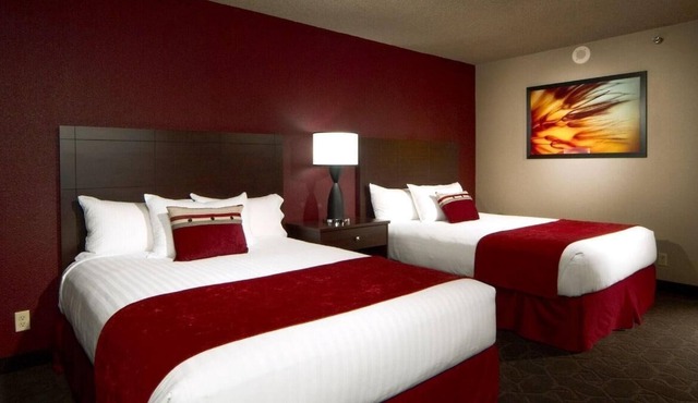 4 x Sedona Queen Smoking Rooms at Edgewater Casino Resort