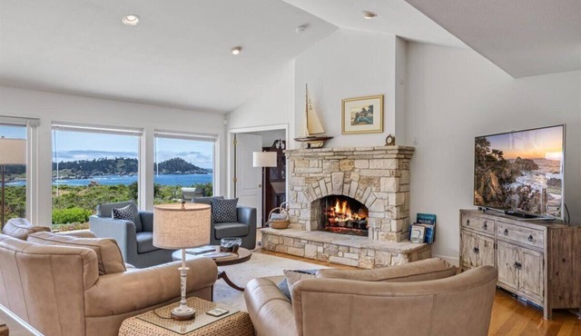 4076 Point Lobos Panorama Retreat - Ocean View!