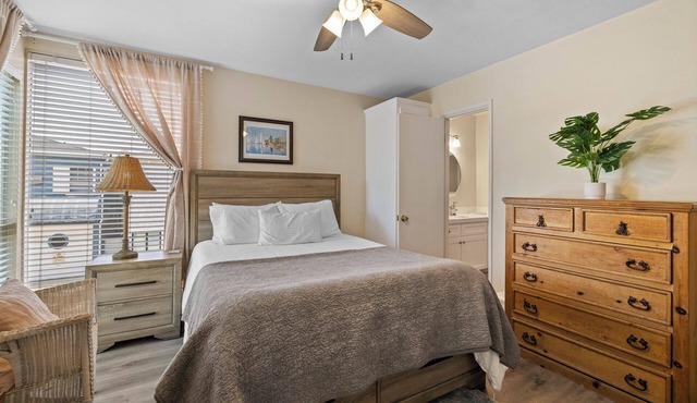 4BR/3BA Classic Island Home - Easy access to Beaches w/new AC and updates
