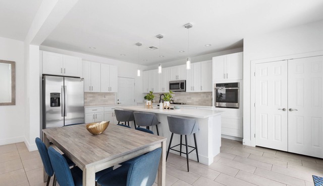 4BR Modern Home Work Remotely in Style Near Strip, Convention & Airport
