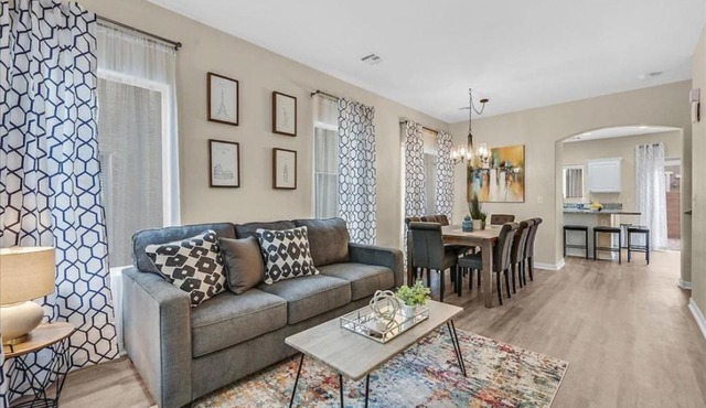 4BR Vegas Home Pet Friendly Parking Near Strip