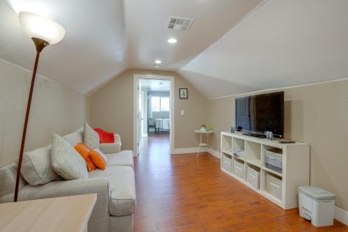 5 Mi to Jack London Square: Apt w/Shared Yard